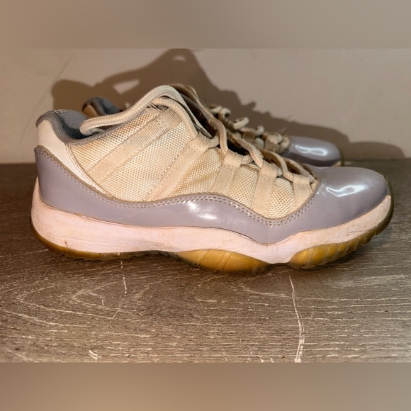 Nike Air Jordan 11 Retro Low - Picture 4 of 9